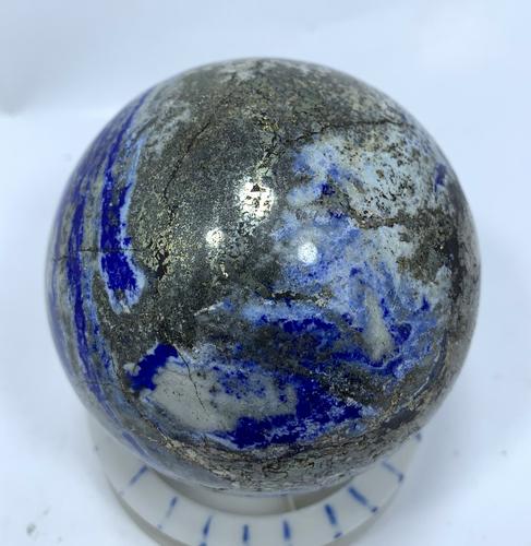 926 Gram Top Quality Lapis Lazuli & Pyrite Sphere: Title:926 Gram Top Quality Lapis Lazuli & Pyrite Sphere Healing Stone Weight: 926 Gram Size/Dimensions: 80 mm Origin: Afghanistan Reserve: $110.00 Shipping: Domestic: Flat-rate of $35.00 to anywhere w