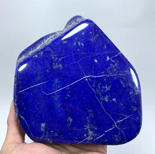 1250 Gram Top Quality Royal Blue Lapis Lazuli Tumble: Title:1250 Gram Top Quality Royal Blue Lapis Lazuli Tumble Healing Stone Weight: 1250 Gram Size/Dimensions: 152x130x32 mm Origin: Afghanistan Reserve: $100.00 Shipping: Domestic: Flat-rate of $45.00 t