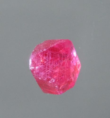1.2 CT OCTAHEDRAL SPINEL CRYSTAL - UNTREATED: Title: 1.2 CT OCTAHEDRAL SPINEL CRYSTAL - UNTREATED Origin: Mogok Township, Mandalay Region, Myanmar Size: 0.63x0.46x0.33 cm / 0.24 gram Additional Information: octahedral spinel crystal. translucent 