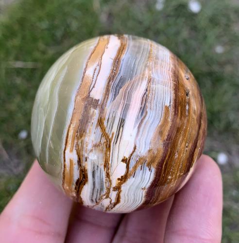 179 Gram Top Quality Natural Onyx Sphere Healing: Title: 179 Gram Top Quality Natural Onyx Sphere Healing Mineral Treatment: Natural Weight: 179 Gram Size/Dimensions: 48 mm Origin: Pakistan Reserve: $30.00 Shipping: Domestic: Flat-rate of $15.00 to a