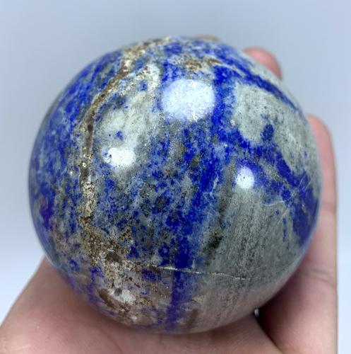 186 Gram Lapis Lazuli Sphere Healing Stone: Title:186 Gram Lapis Lazuli Sphere Healing Stone Weight: 186 Gram Size/Dimensions: 62 mm Origin: Afghanistan Reserve: $30.00 Shipping: Domestic: Flat-rate of $15.00 to anywhere within the contiguous U