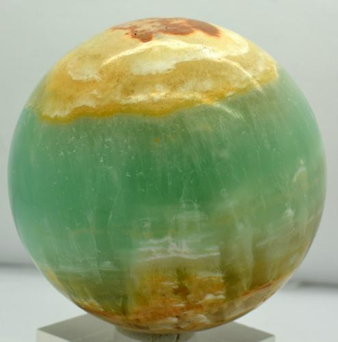 595 Grams Beautiful Blue Calcite Sphere 72 MM: Title: 595 Grams Beautiful Blue Calcite Sphere 72 MM Gemstones: Calcite Carat Weights: 595 Grams Size/Dimensions: 72 MM Additional Information: Natural Reserve: $80.00 Shipping: Domestic: Flat-rate o