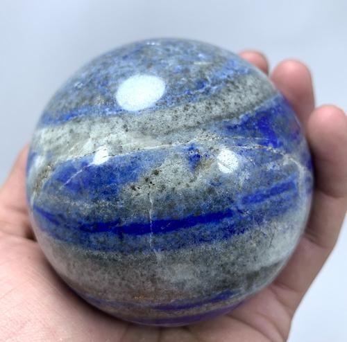 920 Gram Top Quality Lapis Lazuli Sphere Healing Stone: Title:920 Gram Top Quality Lapis Lazuli Sphere Healing Stone Weight: 920 Gram Size/Dimensions: 80 mm Origin: Afghanistan Reserve: $80.00 Shipping: Domestic: Flat-rate of $25.00 to anywhere within the 