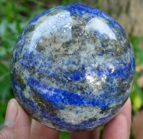 878 Grams Roayal Blue Lapis Lazuli with Pyrite Combine: Title: 878 Grams Roayal Blue Lapis Lazuli with Pyrite Combine Sphere Ball Origin: Afghanistan Weight: 878 Grams Size/Dimensions: 80 MM Additional Information: Natural Reserve: $80.00 Shipping: Domest