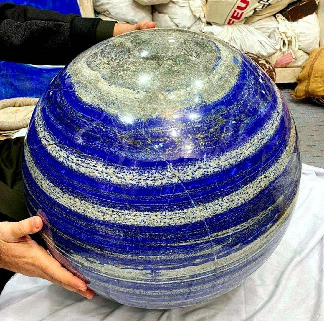 Lapis Lazuli Ball , Lapis Lazuli Sphere from Sar e Sang: Materials: lapis lazuli, pyrite Description Lapis Lazuli Ball , Lapis Lazuli Sphere from Sar e Sang Afghanistan. Weight : 160 KG Origin : Sar e Sang Badakhshan Afghanistan Natural Lapis Lazuli Reserve