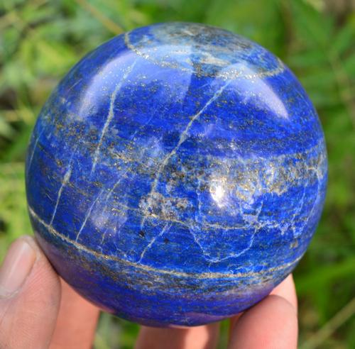 604 Grams Roayal Blue Lapis Lazuli with Pyrite Combine: Title: 604 Grams Roayal Blue Lapis Lazuli with Pyrite Combine Sphere Ball Origin: Afghanistan Weight: 604 Grams Size/Dimensions: 73 MM Additional Information: Natural Reserve: $120.00 Shipping: Domes
