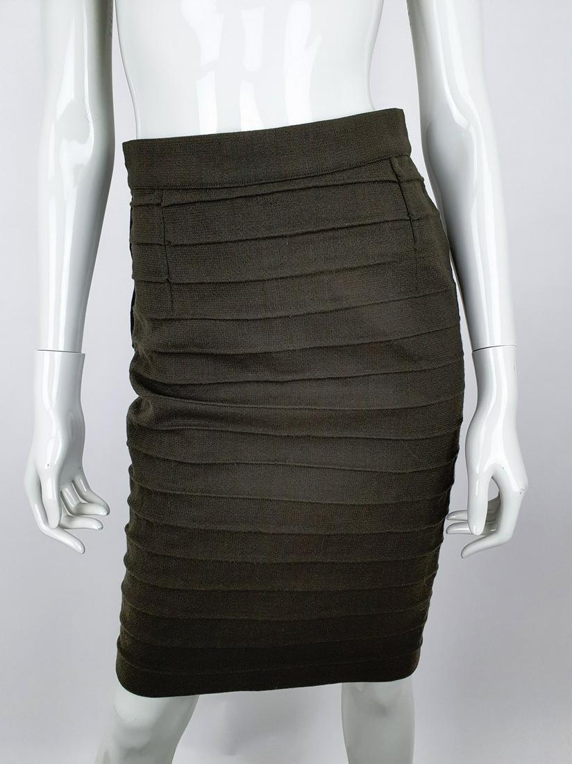 Gianni Versace skirt: No Reserve! Title: Gianni Versace skirt Date/Period: 1990-2000 Dimension: Length 63cmWaist 74cm Material: Wool Additional Information: Exclusive Gianni versace woolen skirtSize 38/EUNavy-green furZipp