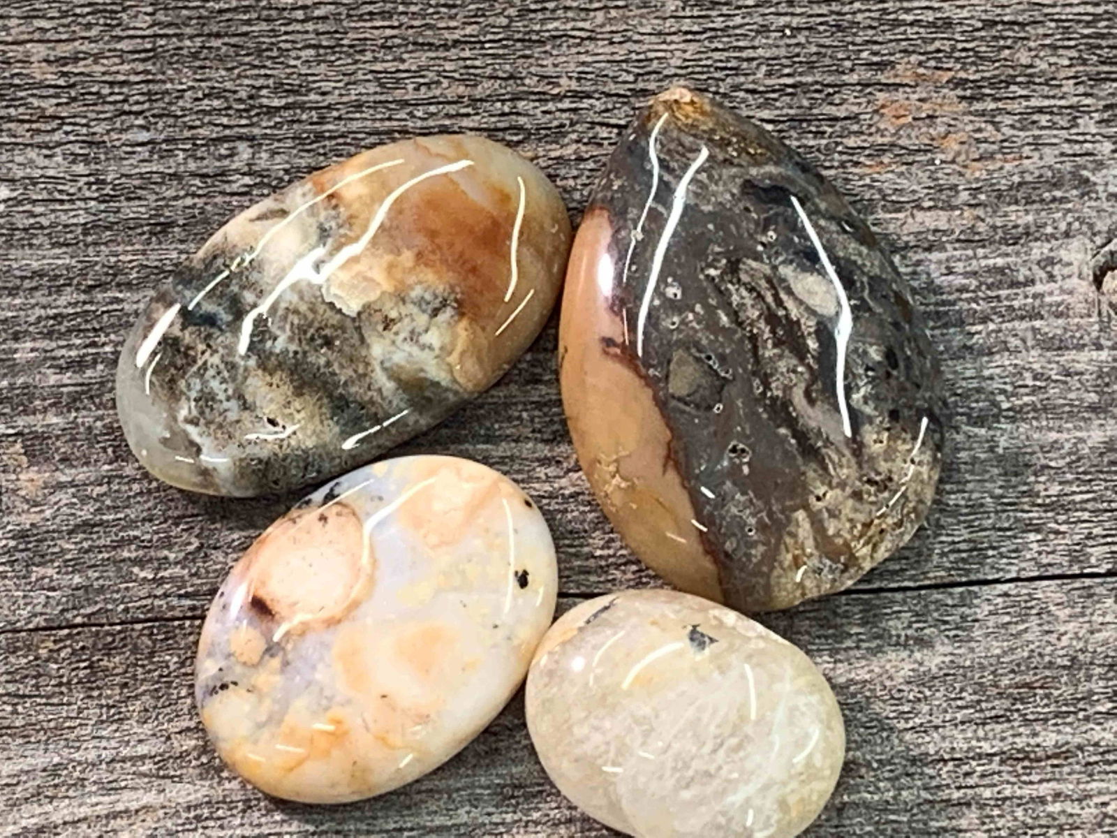 Agate Mixed Cabachon Lot: No Reserve! Title: Agate Mixed Cabachon Lot Description: Agate Mixed Cabachon Lot Dimensions: Shipping: Domestic: Flat-rate of $7.00 to anywhere within the contiguous U.S. International: Foreign shipp