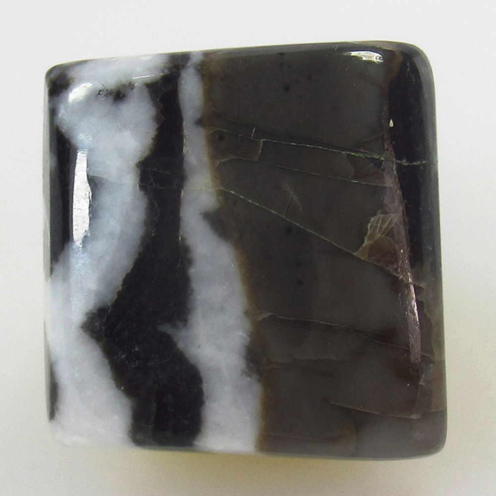 23.23 Cts Natural Zebra Jasper Quartz: No Reserve! Title: 23.23 Cts Natural Zebra Jasper Quartz Gemstones: Quartz Carat weights: 23.23 Size/Dimensions: 19.00 x 18.00 x 7.00 mm Description:Gemstone Shipping: Domestic: Flat-rate of $7.00 to