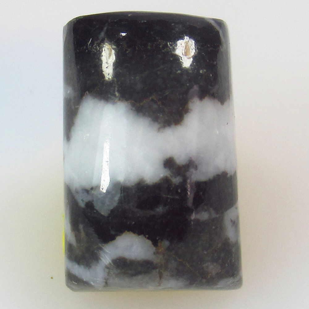 18.59 Cts Natural Jasper Quartz: No Reserve! Title: 18.59 Cts Natural Jasper Quartz Gemstones: Quartz Carat weights: 18.59 Size/Dimensions: 19.00 x 11.00 x 8.00 mm Description:Gemstone Shipping: Domestic: Flat-rate of $7.00 to anywhe