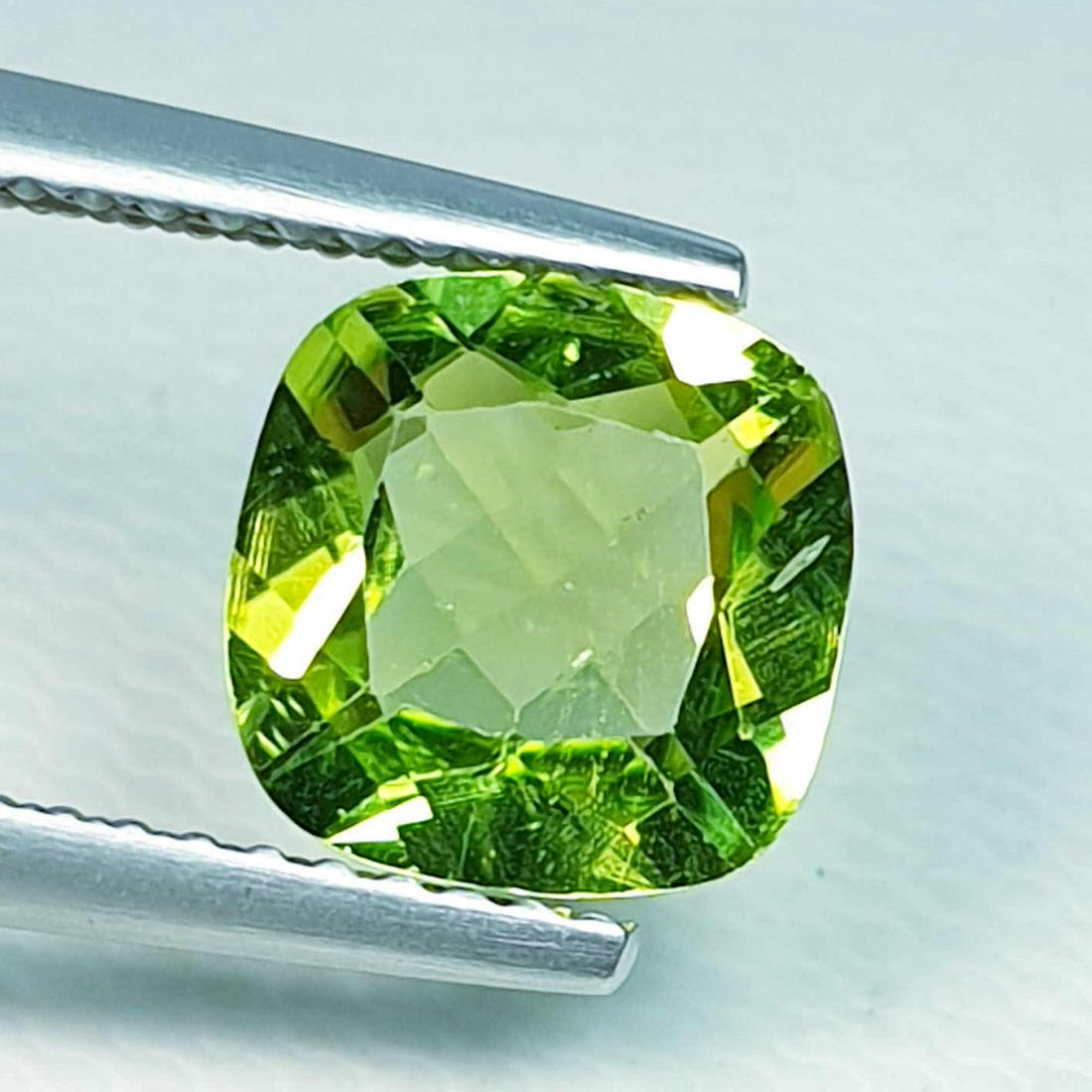 Natural Peridot Cushion Cut 1.94 ct: No Reserve! Title: Natural Peridot Cushion Cut 1.94 ct Color clarity:VVS Gemstones: Loosegemstone Carat weights: 1.94 Size/Dimensions: 8.00 x 7.90 x 4.00 Additional Info:Cushion - Pakistan Shipping: D
