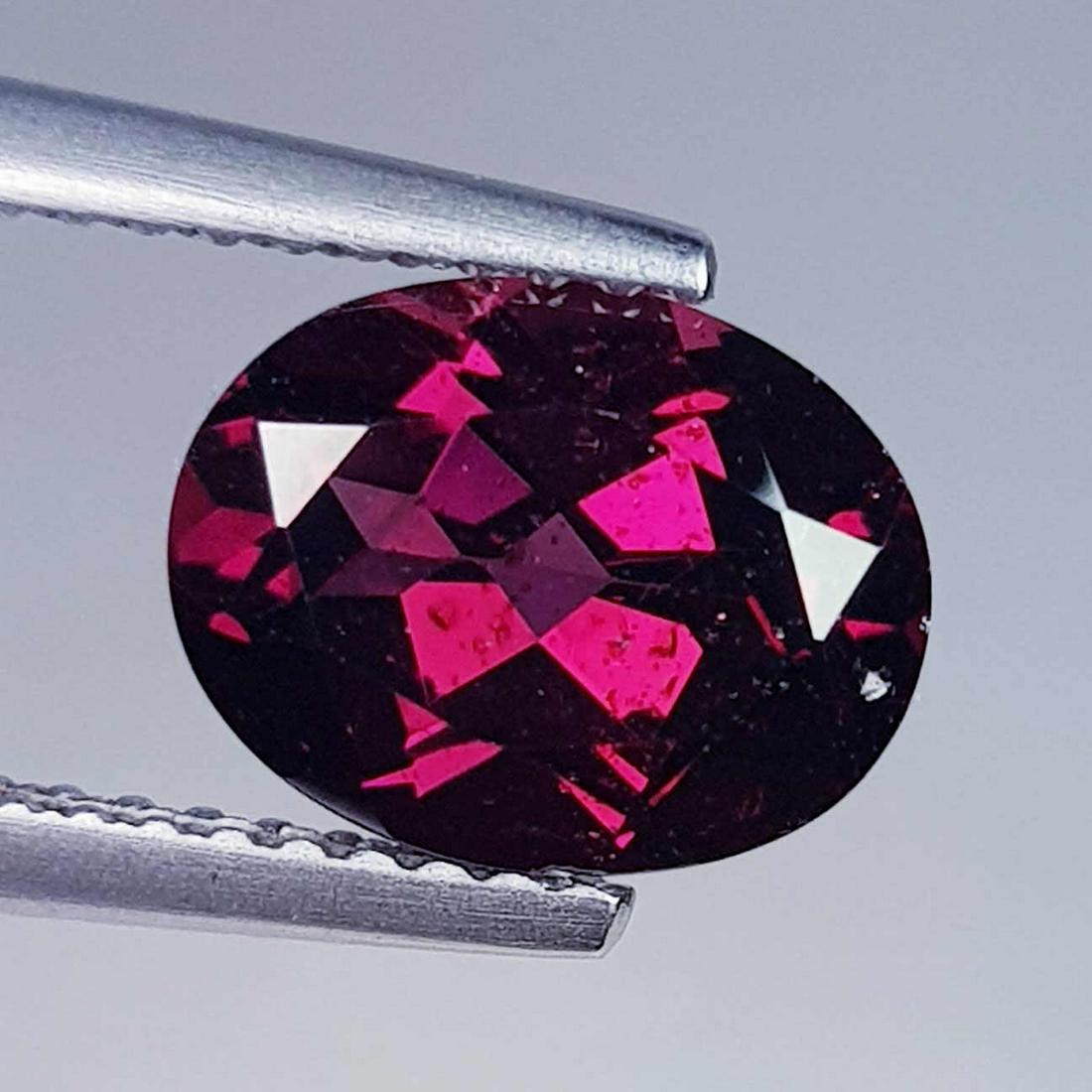 Natural Rhodolite Garnet Oval Cut 2.39 ct: No Reserve! Title: Natural Rhodolite Garnet Oval Cut 2.39 ct Color clarity:VVS - VS Gemstones: Gemstones Carat weights: 2.39 Size/Dimensions: 9.11 x 7.18 x 4.40 Additional Info:Oval - Burma Shipping: 
