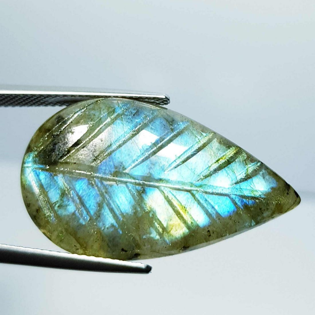 23.11 Ct Natural Labradorite Leaf Face Pear Cabochon: No Reserve! Title: 23.11 Ct Natural Labradorite Leaf Face Pear Cabochon Color clarity:Opaque Gemstones: Loosegemstone Carat weights: 23.11 Size/Dimensions: 29.55 x 17.25 x 5.95 Additional Info:Pear /