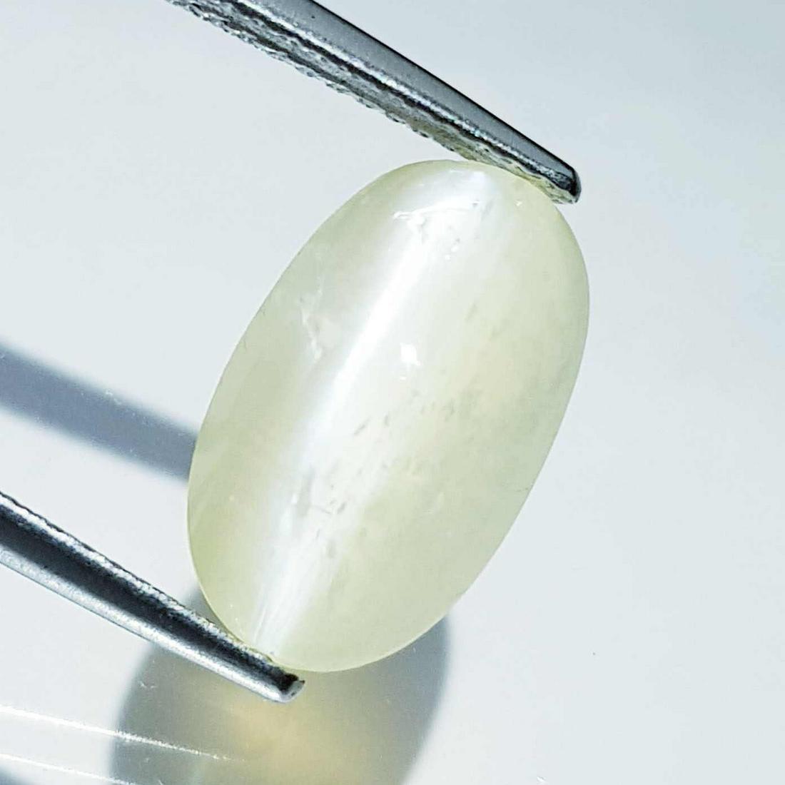 4.32 ct Natural Opal Cat's Eye: No Reserve! Title: 4.32 ct Natural Opal Cat's Eye Color clarity:Semi Transparent Gemstones: Loosegemstone Carat weights: 4.32 Size/Dimensions: 13.80 x 8.30 x 6.60 Additional Info:Oval - Africa Shippin