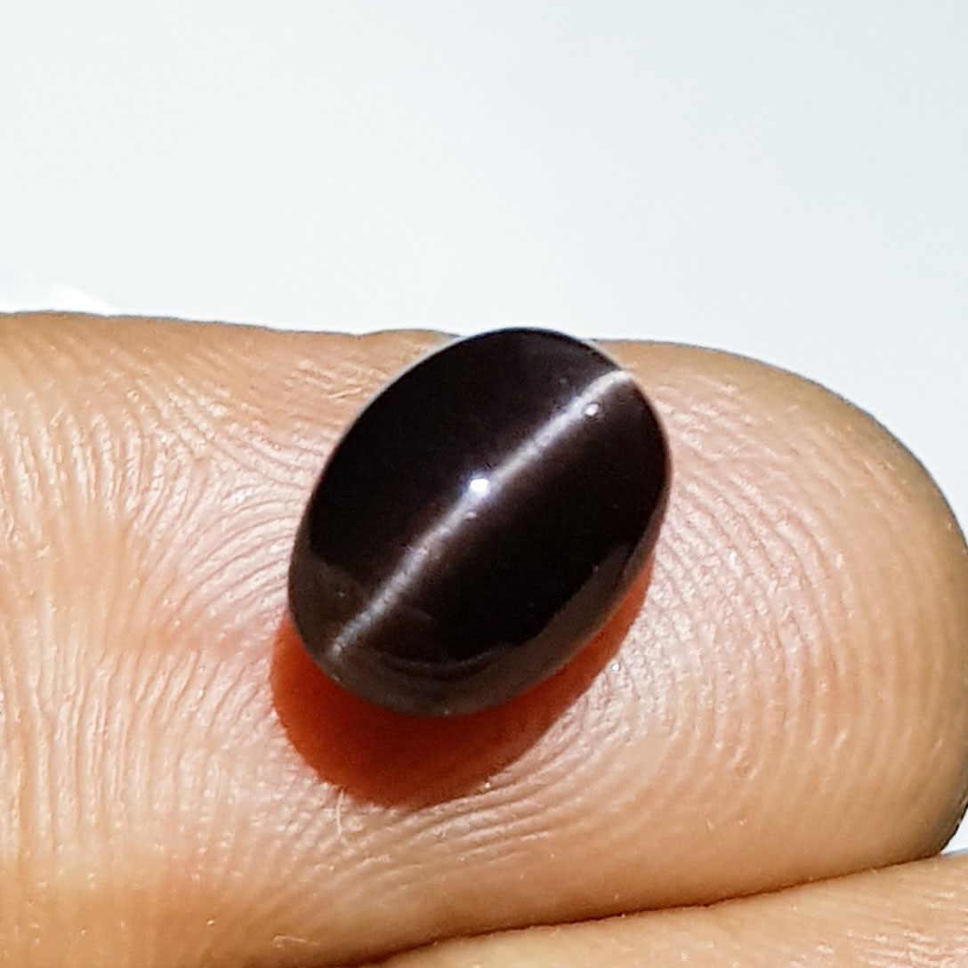 Natural Scapolite Cat's Eye 2.87 ct: No Reserve! Title: Natural Scapolite Cat's Eye 2.87 ct Color clarity:Opaque Gemstones: Loosegemstone Carat weights: 2.87 Size/Dimensions: 9.30 x 6.40 x 6.00 Additional Info:Oval - Africa Shipping: Dom