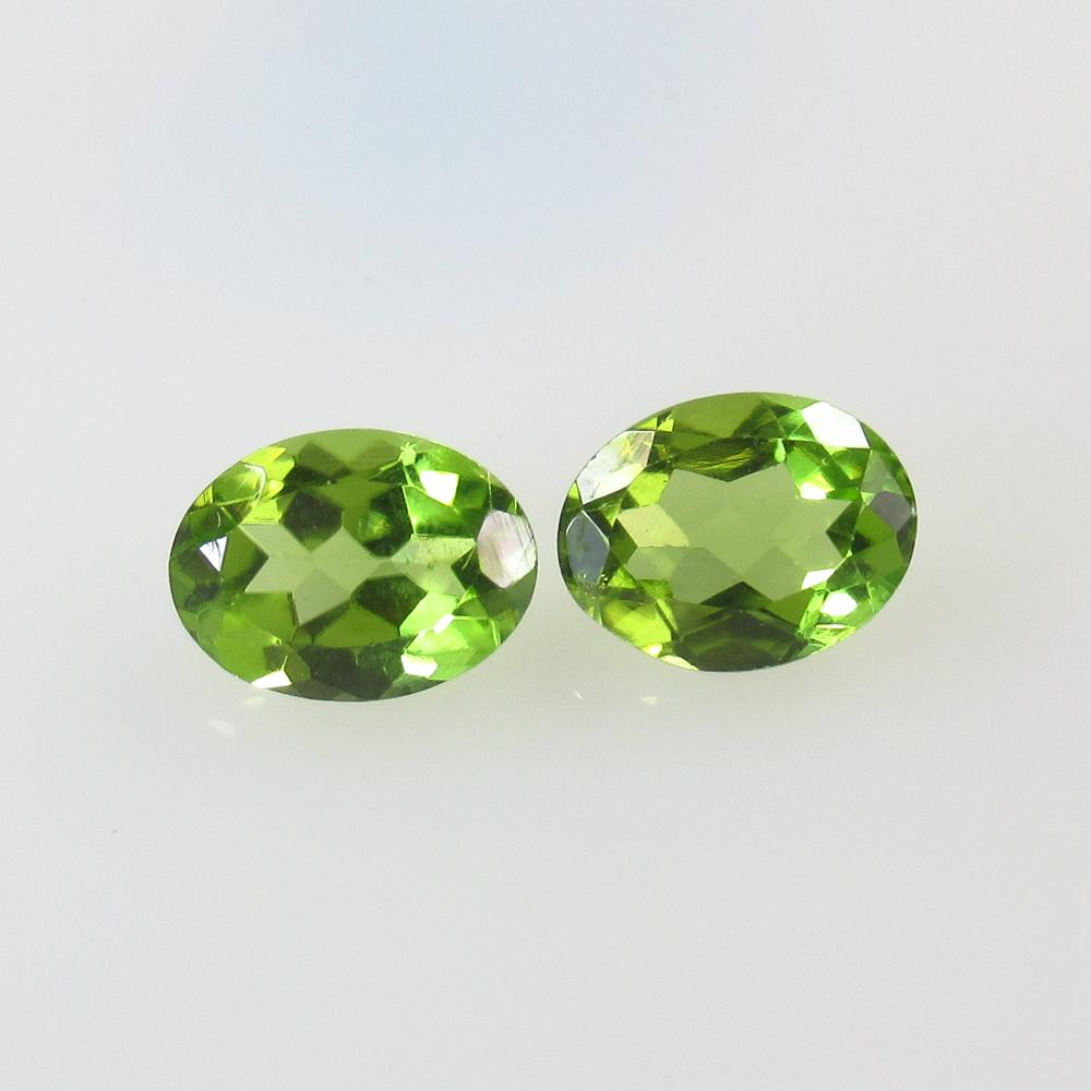 2.67 Ct Natural Peridot Oval Pair: No Reserve! Title: 2.67 Ct Natural Peridot Oval Pair Stone Clarity: VVS Gemstone: Natural Peridot Carat Weight: 2.67 Size/Dimensions: 8.00 x 6.10 x 3.80 mm / 2 PC's Additional Information: Top Class L