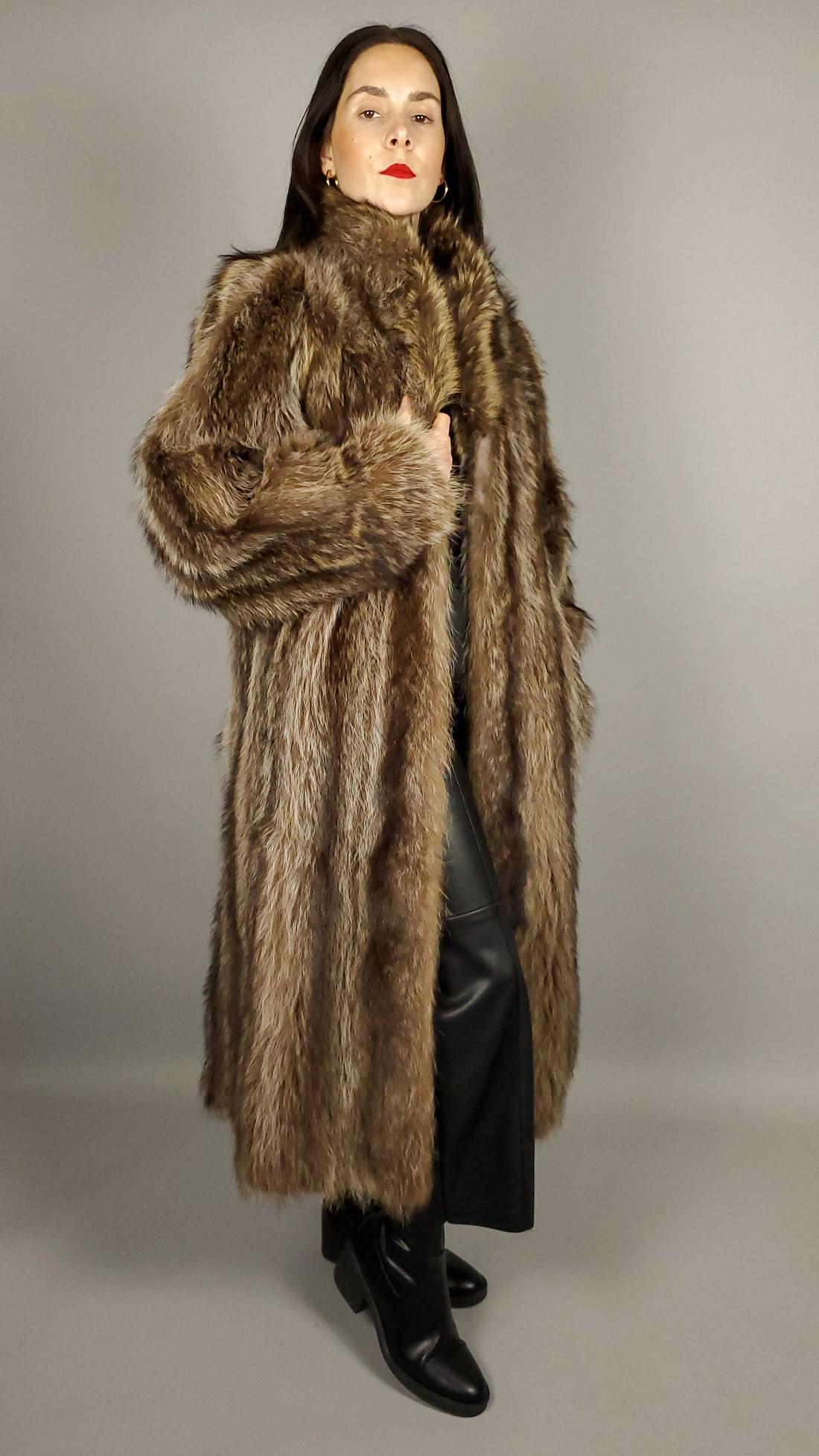WOMENS BROWN RACCOON FUR COAT: Title: WOMENS BROWN RACCOON FUR COAT Dimension: important details , (measurements are approximate):length from collar: 125cm/49.21in; Shoulders:42cm/16.53in; Arms length:70cm/27.55in; Chest:120cm/47.2