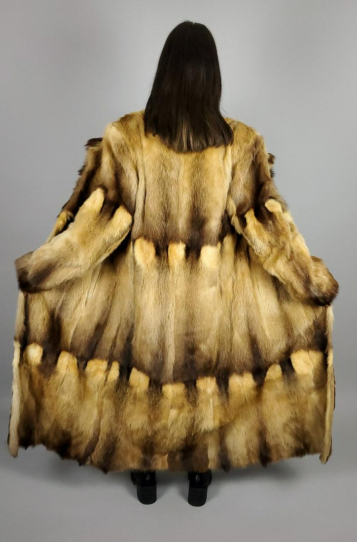 WOMENS RED FOX FUR COAT: Title: WOMENS RED FOX FUR COAT Dimension: important details , (measurements are approximate):length from collar: 135cm/53.14in; Shoulders:45cm/17.71in; Arms length:70cm/27.55in; Chest:110cm/43.30in; b