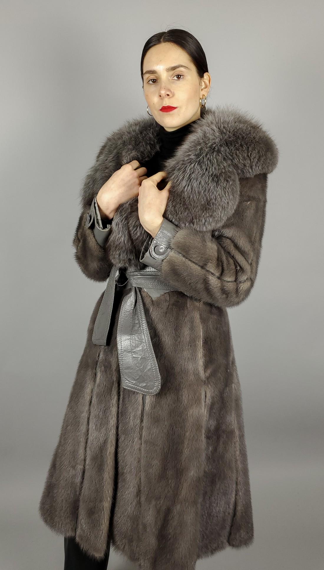 WOMENS PLATINUM MINK FUR COAT GREY FOX COLLAR (1 of 11)