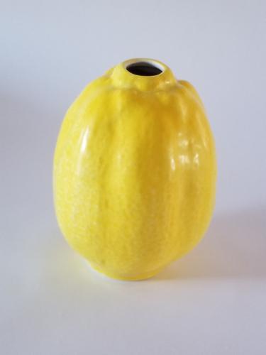 Vintage Italian Bitossi Line Lemon Shape Bud Vase: Title: Vintage Italian Bitossi Line Lemon Shape Bud Vase Maker: Bitossi Origin: Italy Date/Period: 1960s Materials: Ceramic Size:6 x 4 inches Description: This is a beautiful lemon shaped bud vase by