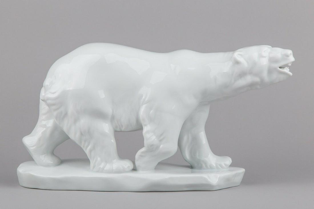 Herend Large White Polar Bear on Ice Floe Figurine by: Title: Herend Large White Polar Bear on Ice Floe Figurine by Gyula Maugsch #5267 Description: Herend Large White Polar Bear on Ice Floe Figurine Manufacturer: Herend Porcelain Manufactory (Hungary) Qu