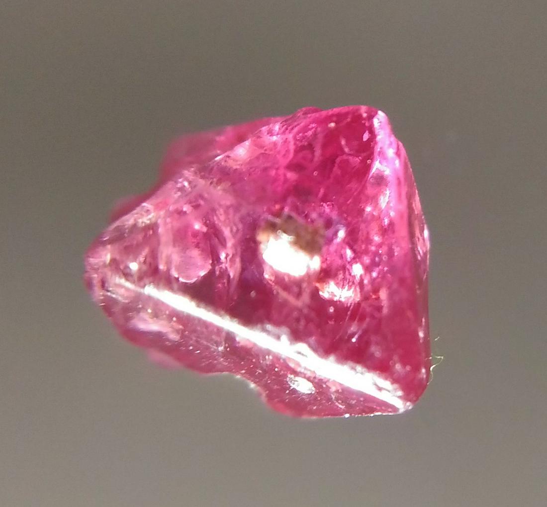 1.35 CT VIVID PURPLE SPINEL - UNTREATED GEMSTONE: Title: 1.35 CT VIVID PURPLE SPINEL - UNTREATED GEMSTONE Origin: Mogok Township, Mandalay Region, Myanmar Size: 0.52x0.5x0.36 cm / 0.27 gram Additional Information: vivid purple-red ocathedral spinel w