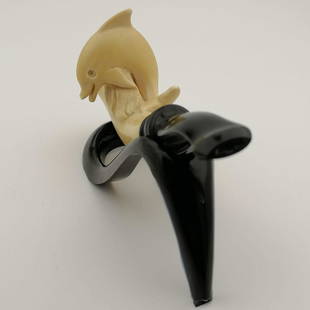 Dolphin,Hand carved Meerschaum Cigarette Holder: Title:Dolphin,Hand carved Meerschaum Cigarette HolderDescription: Dolphin,Hand carved Meerschaum Cigarette Holder.Made in Turkey,Eskisehir by Meerschaum Carve Master.First class hand carving