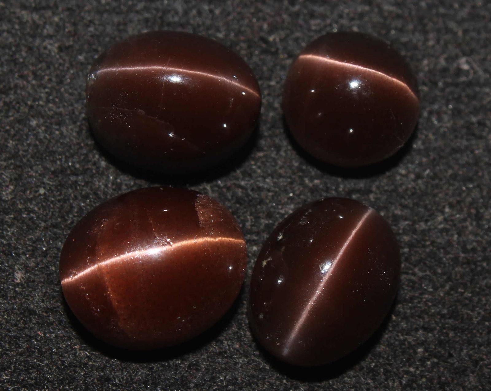 15.00 Cts Natural Scapolite Cat's-Eye Lot: No Reserve! Title: 15.00 Cts Natural Scapolite Cat's-Eye Lot Description: Gemstone : Natural Scapolite Variety: Cat's-Eye Scapolite Origin: Madagascar Weight: 15.00 Carats Dimensions: 10.2x8.5x6.6 mm 