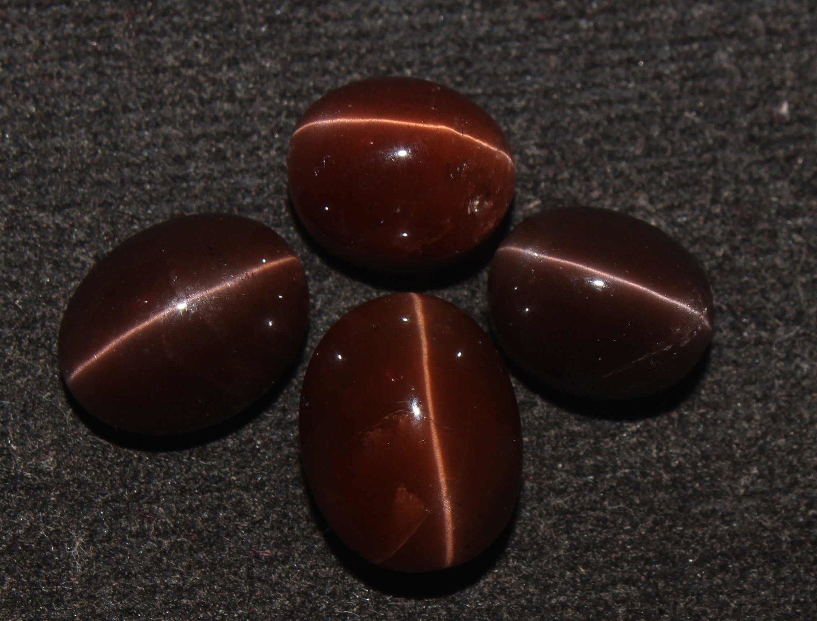 17.38 Cts Natural Scapolite Cat's-Eye Lot: No Reserve! Title: 17.38 Cts Natural Scapolite Cat's-Eye Lot Description: Gemstone : Natural Scapolite Variety: Cat's-Eye Scapolite Origin: Madagascar Weight: 17.38 Carats Dimensions: 11.4x9x6.9 mm - 