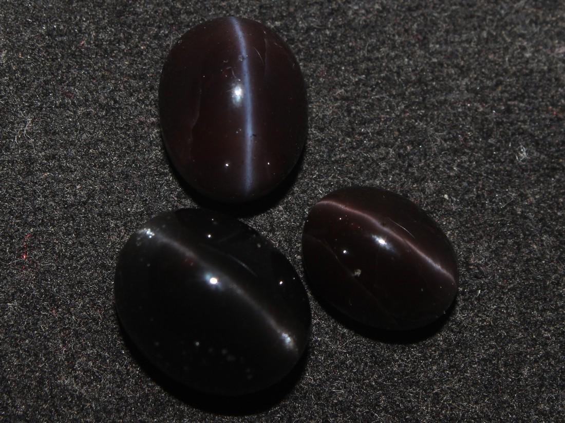 18.26 Cts Natural Scapolite Cat's-Eye Lot: No Reserve! Title: 18.26 Cts Natural Scapolite Cat's-Eye Lot Description: Gemstone : Natural Scapolite Variety: Cat's-Eye Scapolite Origin: Madagascar Weight: 18.26 Carats Dimensions: 12.2x9.9x8.9 mm 