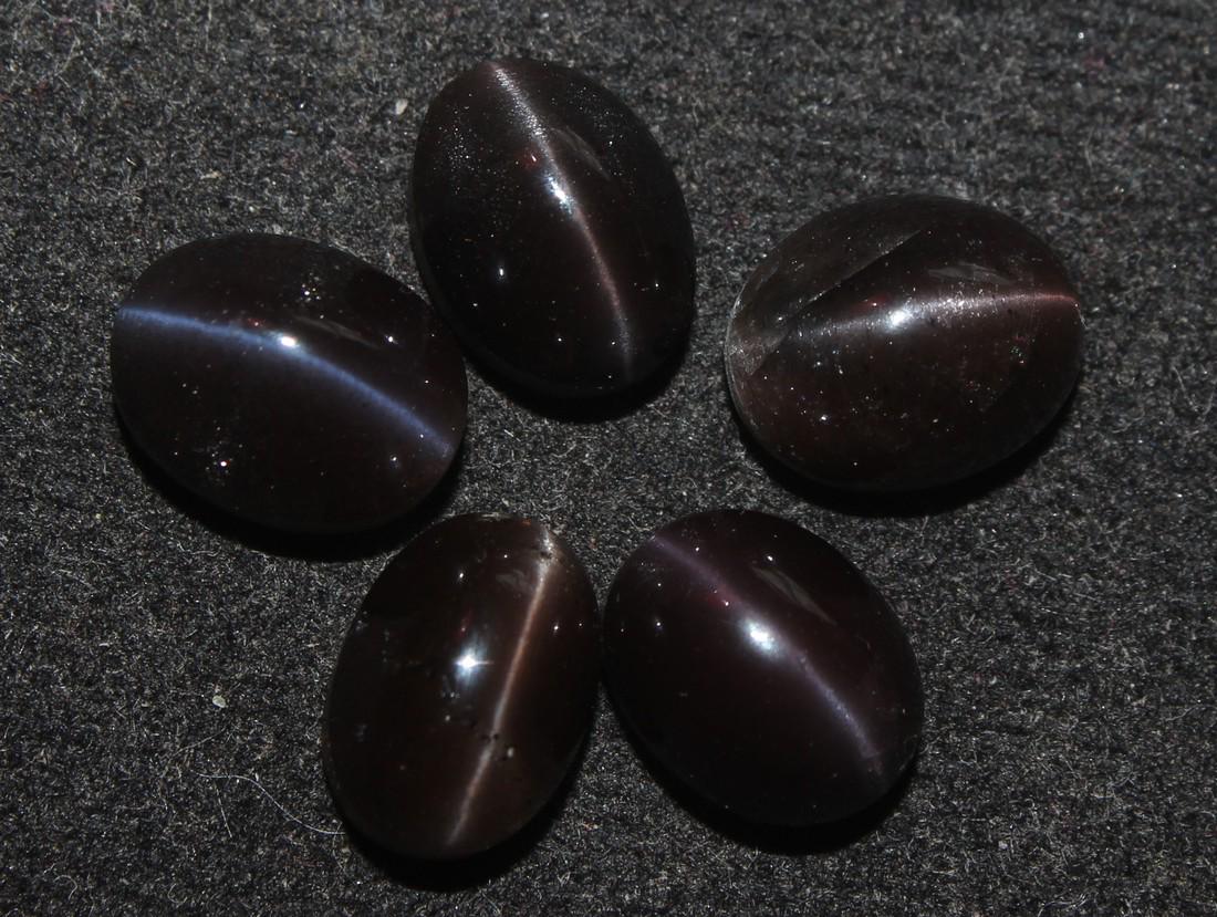 15.96 Cts Natural Scapolite Cat's-Eye Lot: No Reserve! Title: 15.96 Cts Natural Scapolite Cat's-Eye Lot Description: Gemstone : Natural Scapolite Variety: Cat's-Eye Scapolite Origin: Madagascar Weight: 15.96 Carats Dimensions: 9.7x7.8x6 mm - 9