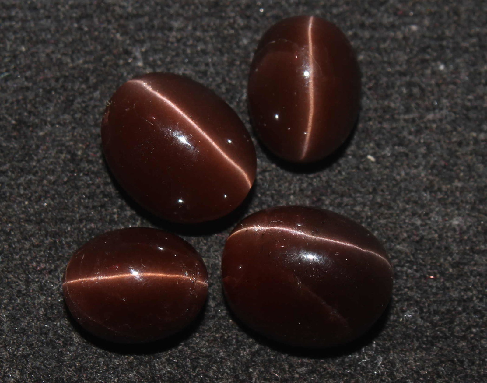 15.18 Cts Natural Scapolite Cat's-Eye Lot: No Reserve! Title: 15.18 Cts Natural Scapolite Cat's-Eye Lot Description: Gemstone : Natural Scapolite Variety: Cat's-Eye Scapolite Origin: Madagascar Weight: 15.18 Carats Dimensions: 10.7x8.5x7.1 mm 