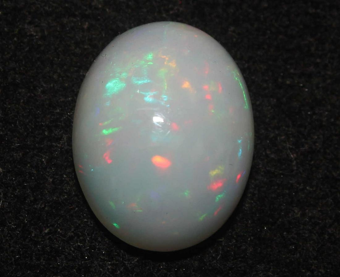 540 Cts Natural Ethiopia Opal: No Reserve! Title: 540 Cts Natural Ethiopia Opal Description: Gemstone: Natural Ethiopia Opal Weight: 5.40 Carats Measurements: 13.8x10.9x6.6 mm Shape : Oval Cabochon Transparency: translucent Colour 