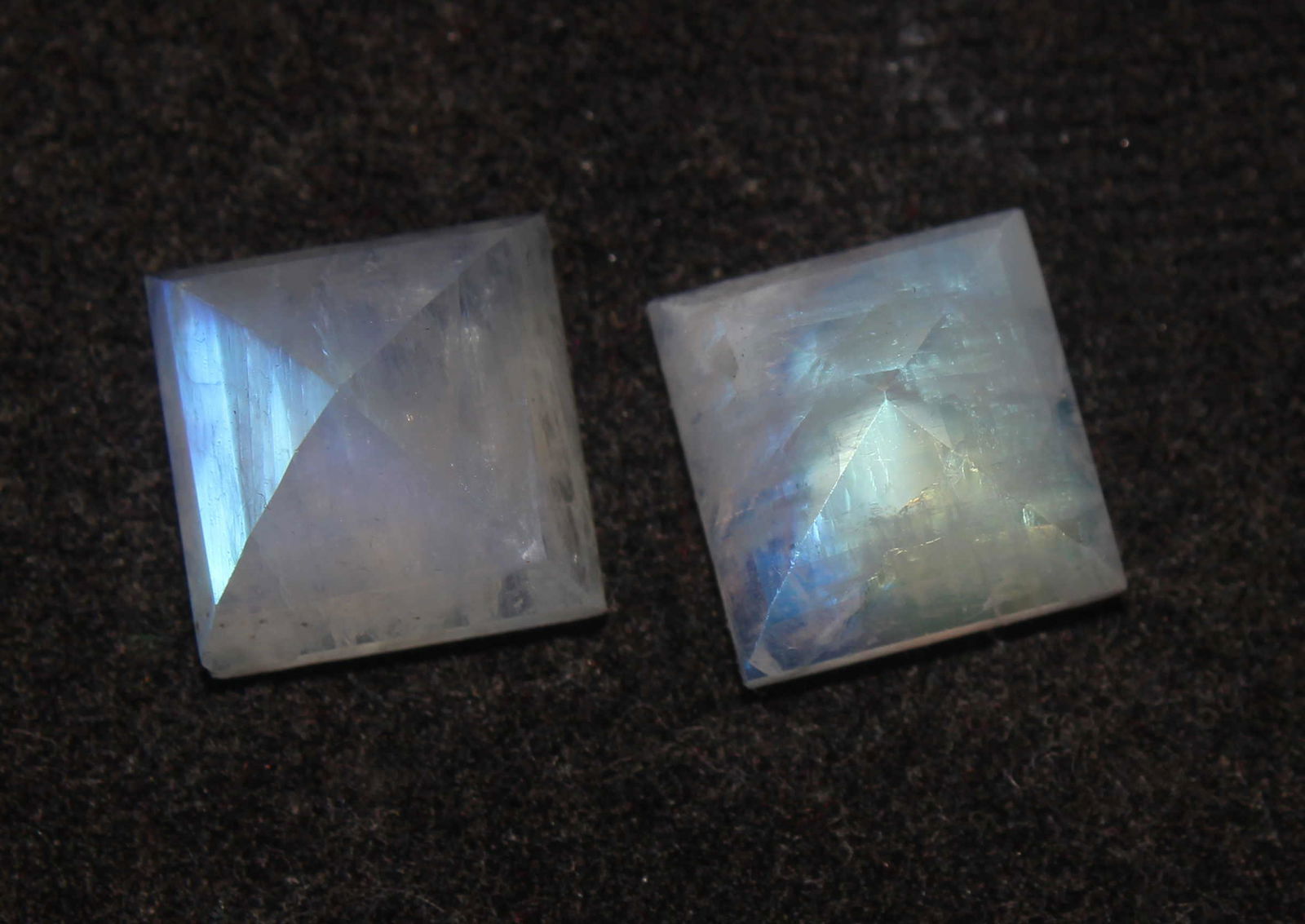 12.19 Cts Natural Rainbow Moonstone Lot: No Reserve! Title: 12.19 Cts Natural Rainbow Moonstone Lot Description: Gemstone: Rainbow Moonstone Origin: Africa Weight: 12.19 Carats Measurements: 10.2x10.2x7.8 mm , 10.1x9.9x7.6 mm Number of stone