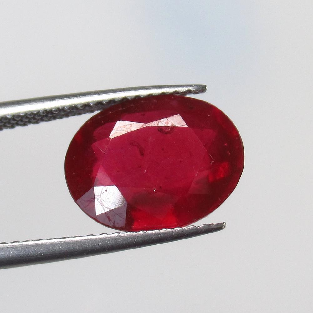 5.05 Ct Natural Mozambique Pinkish Red Ruby Oval Cut (1 of 2)