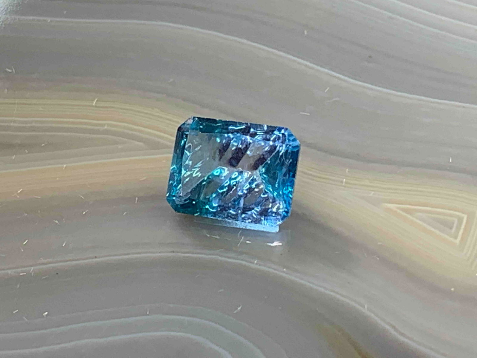 Spinel Emerald Cut 2.58 Carats Loose Gemstone (1 of 3)