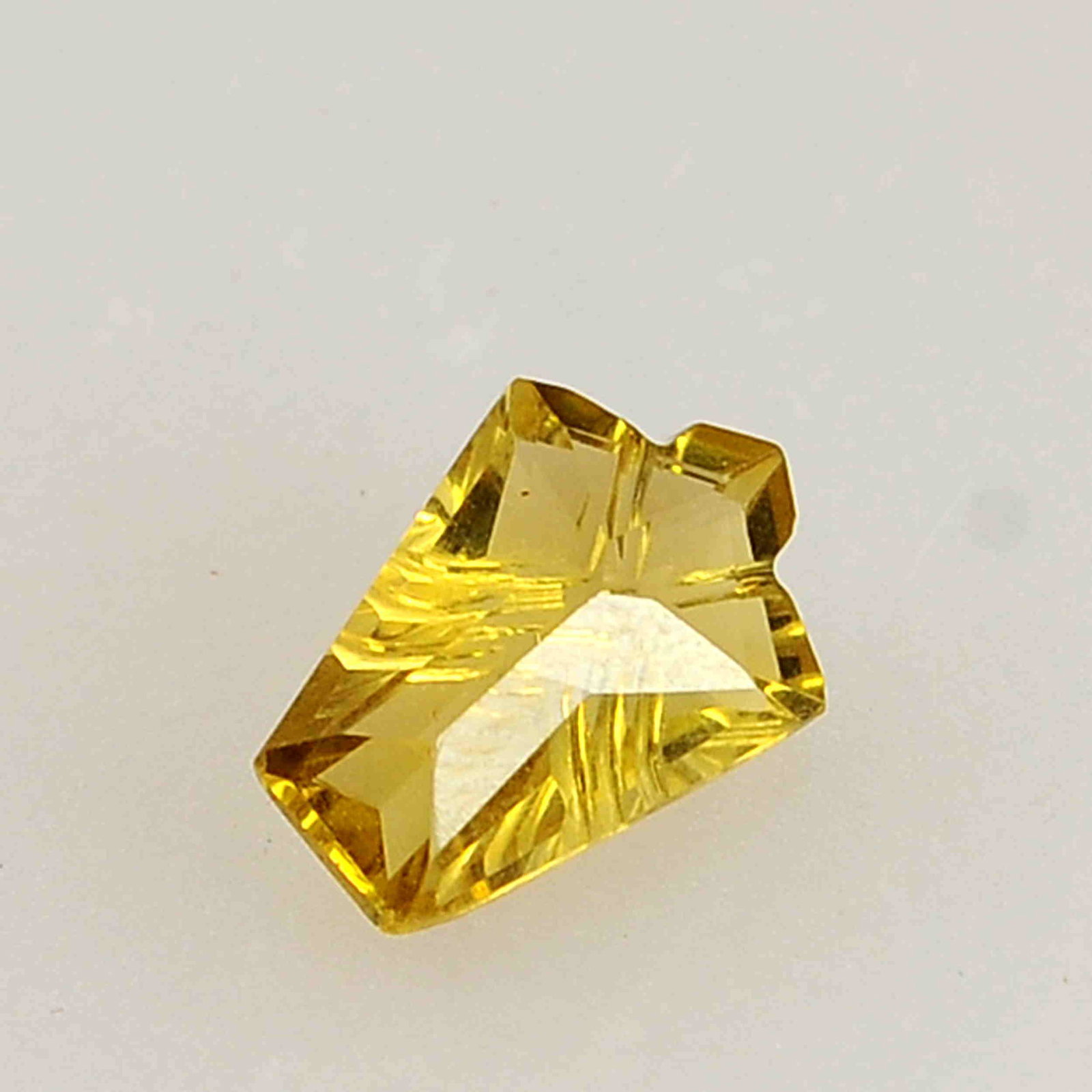 2.1 Carat Whiskey Color Natural Bottel Whiskey Lemon: No Reserve! Title: 2.1 Carat Whiskey Color Natural Bottel Whiskey Lemon Quartz Loose Gemstone 1 Pieces Brand: Gems Trading Center Gemstones: Lemon Quartz Carat Weights: 2.1 Size/Dimensions: 4.5H x 6W 
