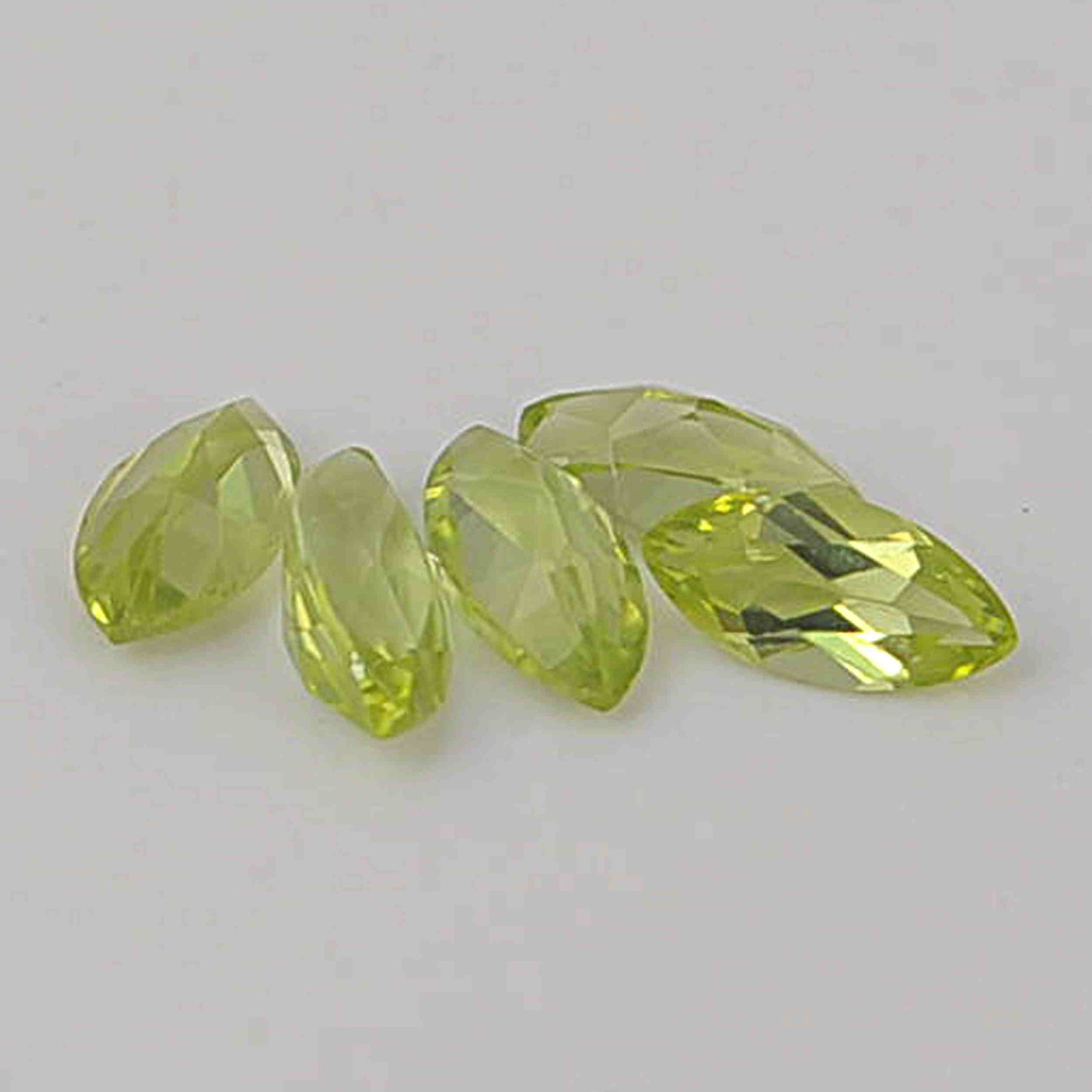 1.32 Carat Green Color Natural Marquise Peridot Loose: No Reserve! Title: 1.32 Carat Green Color Natural Marquise Peridot Loose Gemstone 5 Pieces Brand: Gems Trading Center Gemstones: Peridot Carat Weights: 1.32 Size/Dimensions: 2.5H x 3W x 6L mm Shipping
