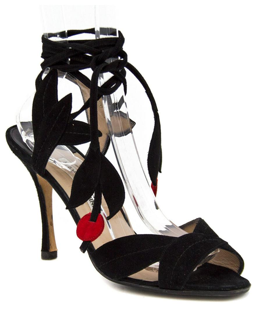 Manolo Blahnik 2003 Remake of the 1971: Brand: Manolo Blahnik Title: Manolo Blahnik 2003 Remake of the 1971 'Ivy Shoe' By Manolo Blahnik for Ossie Clark Additional Information: A truly whimsical shoe, this black suede sandal was originally 