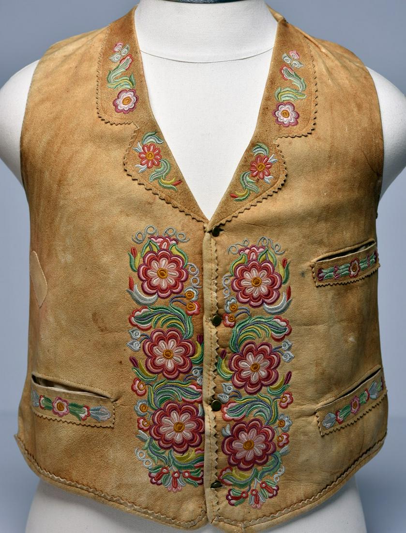 CREE/METIS EMBROIDERED VEST (1 of 4)