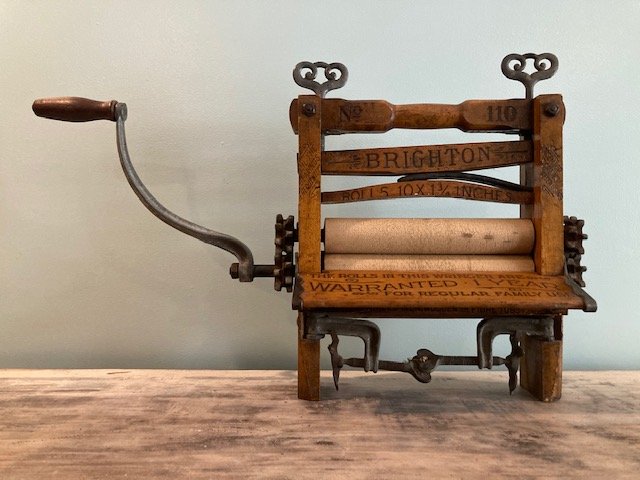 Excellent Antique Warranted Brighton 110 Clothing: Title: Excellent Antique Warranted Brighton 110 Clothing Laundry Wringer Date/period: Approx late 1800's early 1900's Dimensions: 16' tall, 13" wide without handle, 27" wide including handle Material:
