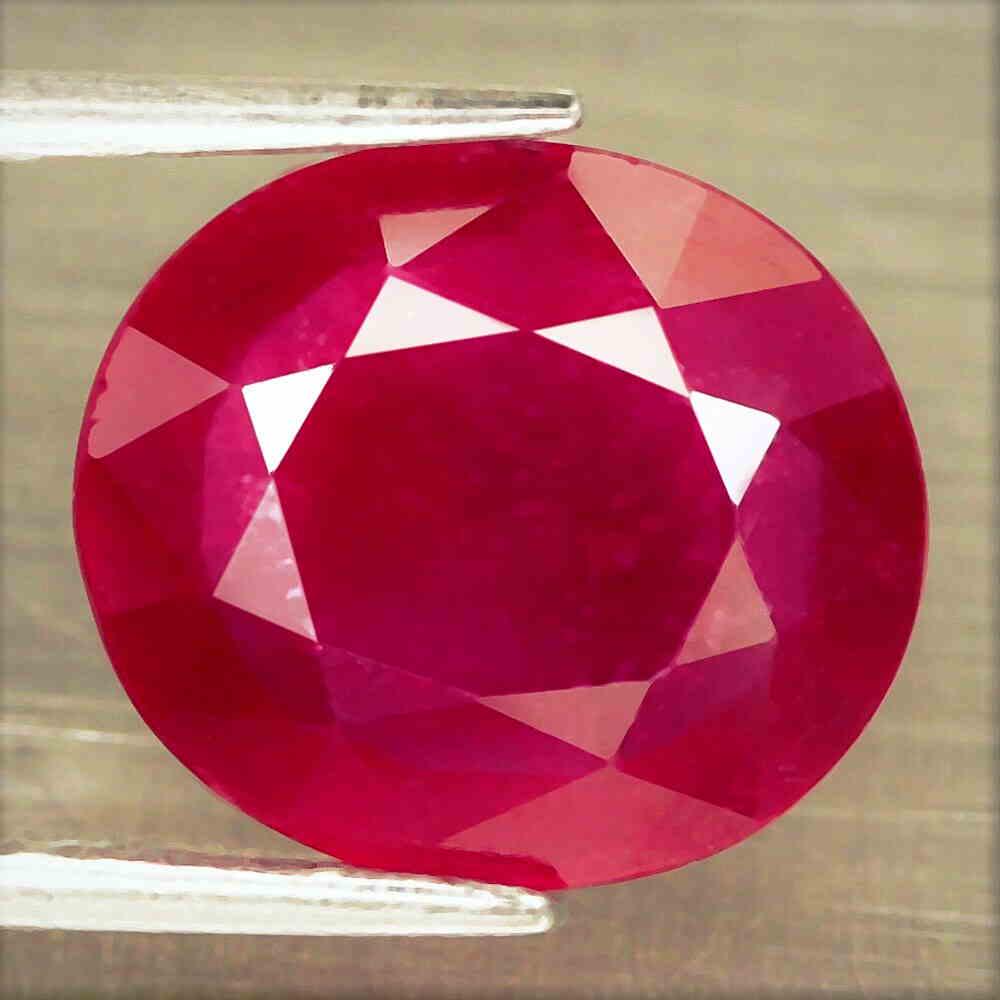 2,87 cts Natural Oval Blood Red Ruby (1 of 3)