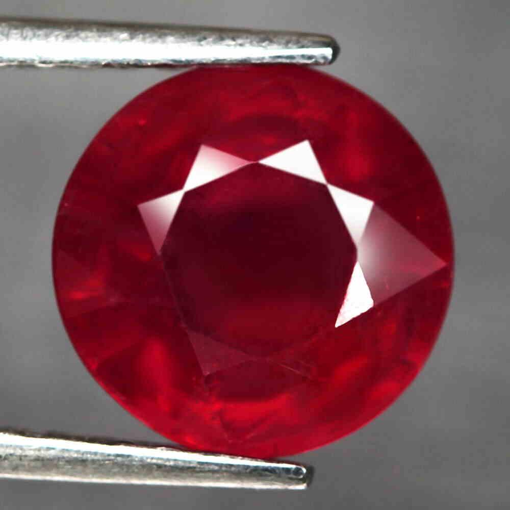 1,80 cts Natural Round Blood Red Ruby (1 of 3)