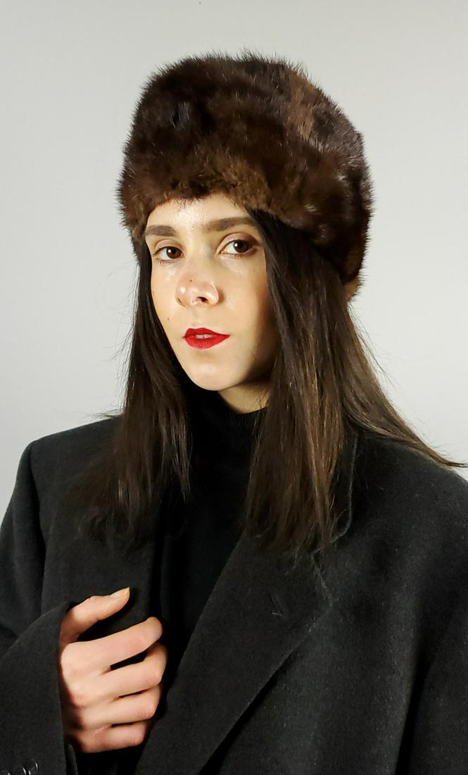 WOMENS REAL MINK FUR HAT: Title: WOMENS REAL MINK FUR HAT Dimension: Size M ; Measurements:54-55cm,21.26-21.65in; Additional Information: We offer inhouse shipping - Express Fedex shipping = $45; 5-7 working days; Combine ship