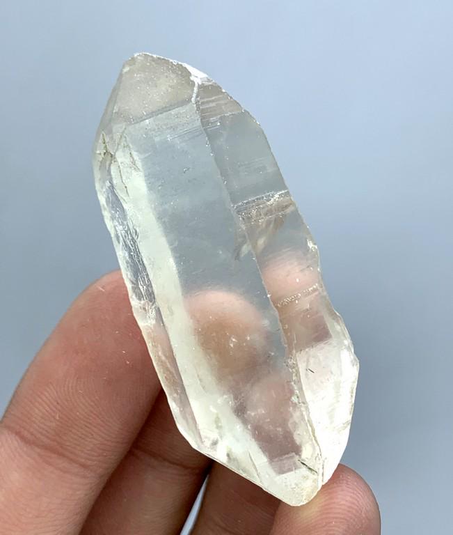 35 Gram Beautiful Clear Natural Quartz Specimen: Title: 35 Gram Beautiful Clear Natural Quartz Specimen Weight: 35 Gram Size/Dimension: 55x21x20 mm Origin: Pakistan Reserve: $15.00 Shipping: Domestic: Flat-rate of $15.00 to anywhere within the conti