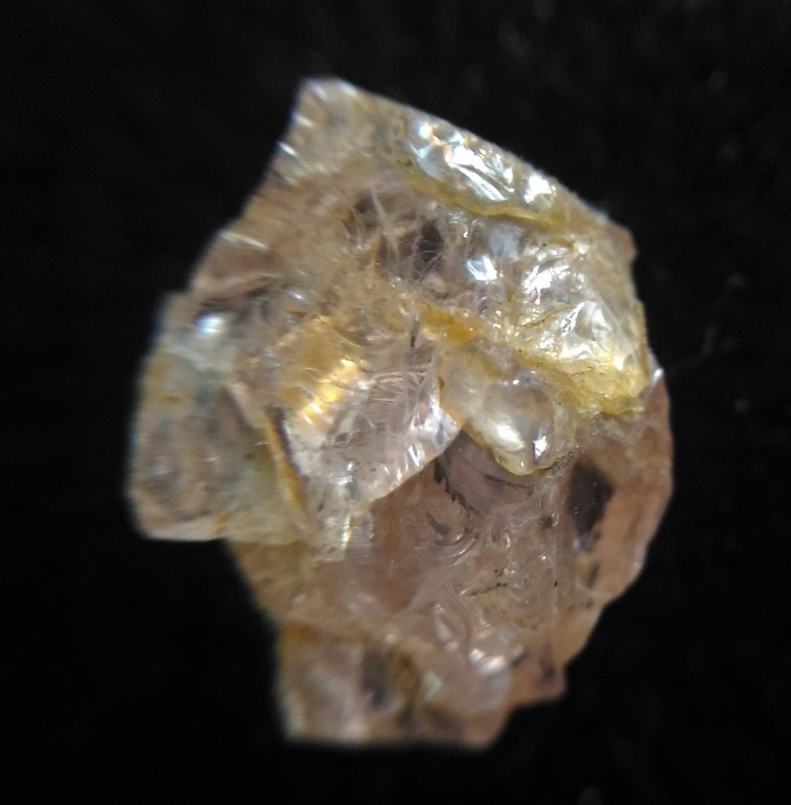2.2 CT COLOR CHANGE SPINEL - UNTREATED GEMSTONE: Title: 2.2 CT COLOR CHANGE SPINEL - UNTREATED GEMSTONE Origin: Mogok Township, Mandalay Region, Myanmar Size: 0.95x0.74x0.37 cm / 0.44 gram big colorchange purple/yellow, translucent spinel Reserve: $