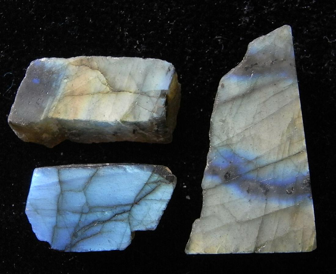 11.77 GRAM SET OF 3 IRIDESCENT LABRADORITE: Title: 11.77 GRAM SET OF 3 IRIDESCENT LABRADORITE Origin: Ampanihy, Atsimo-Andrefana, Madagascar Size: 2-2.5 cm / 11.77 gram iridescent, multicolor and translucent labradorite Reserve: $3.00 Shipping: