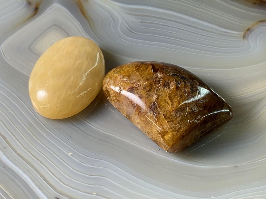 Agate Mixed Lot 72.7 Carats (1 of 3)