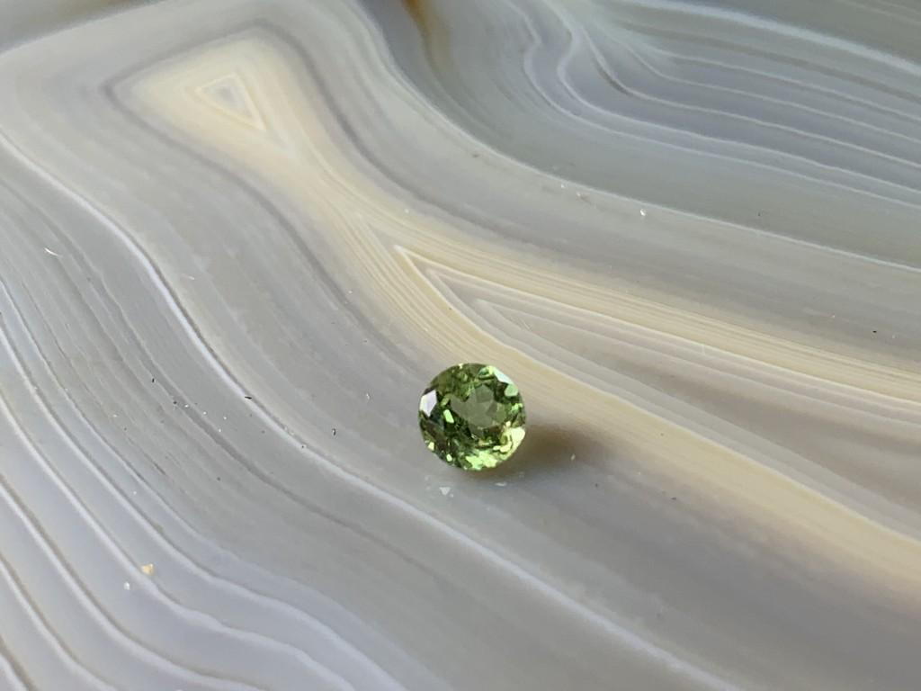 Peridot Round Natural Loose Gemstone .41 Carats: No Reserve! Title: Peridot Round Natural Loose Gemstone .41 Carats Size/Dimensions: 3mm Shipping: Domestic: Flat-rate of $7.00 to anywhere within the contiguous U.S. International: Foreign shipping ra