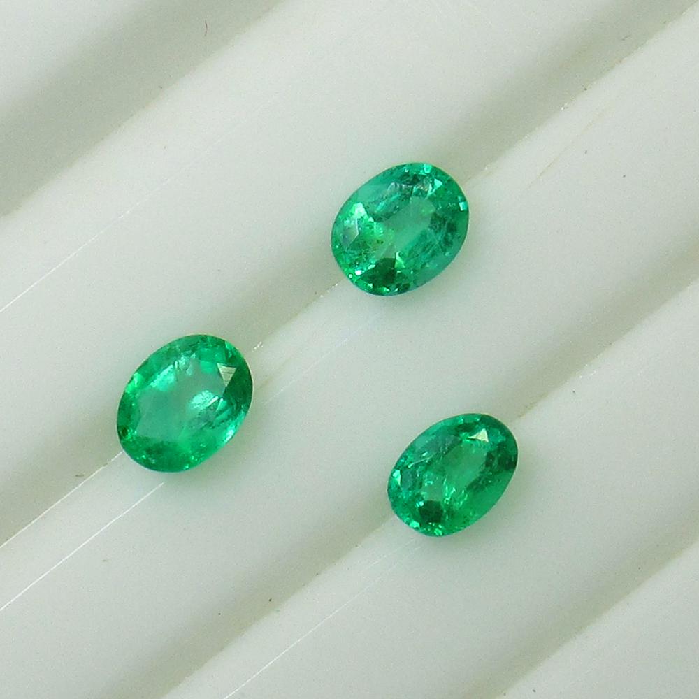 0.72 Ct Natural 3 Zambian Emerald Oval Set (1 of 2)